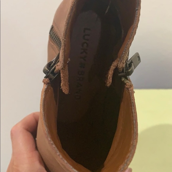 Booties in brown size 6.5 - Picture 3 of 6